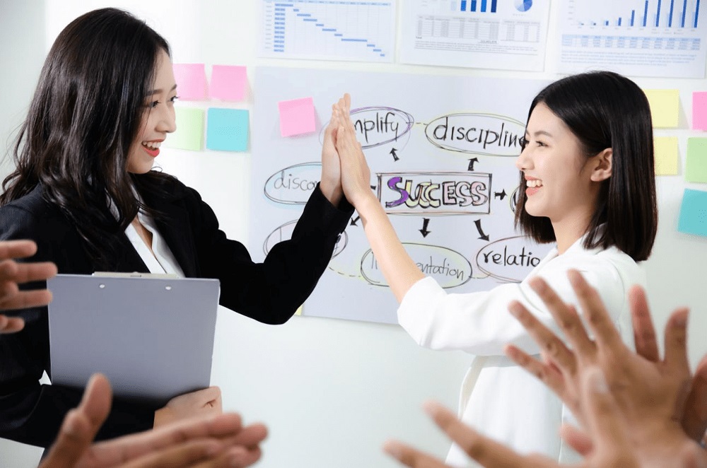 Ngôn ngữ Anh và luật kinh tế là hai ngành học đang rất “hot” Ngôn ngữ Anh và luật kinh tế là hai ngành học đang rất “hot”